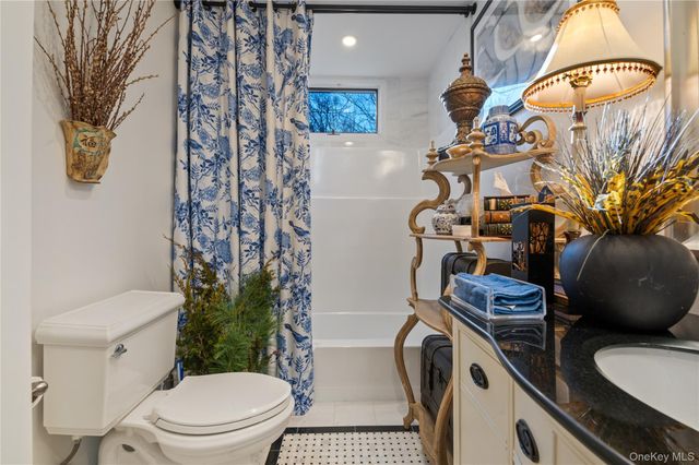 136 Beach Road, Wading River, NY 11792