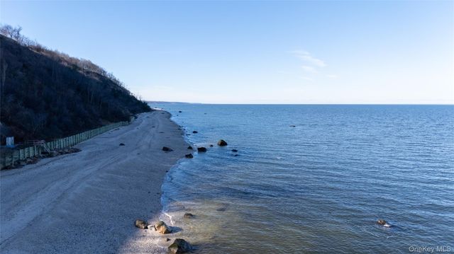 136 Beach Road, Wading River, NY 11792