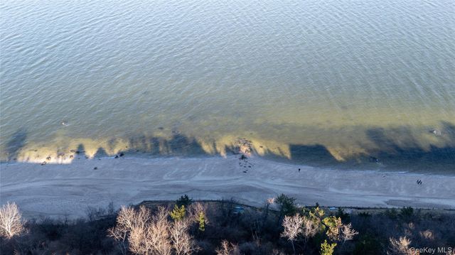 136 Beach Road, Wading River, NY 11792