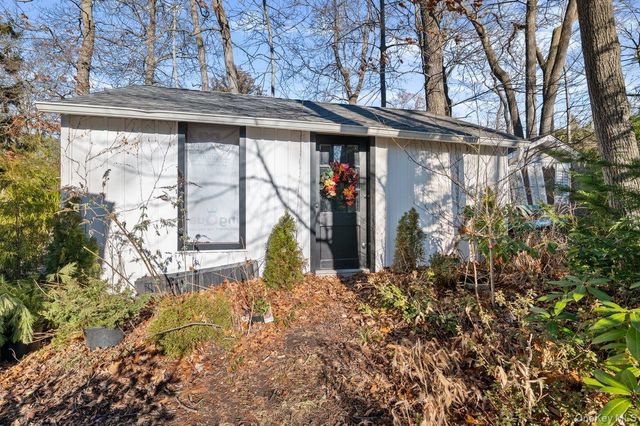 136 Beach Road, Wading River, NY 11792