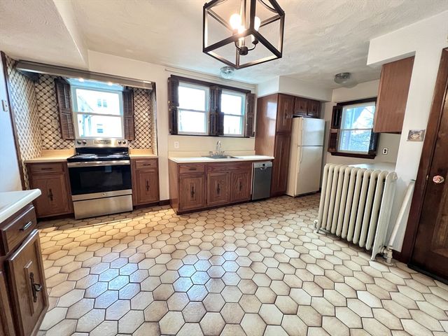 60 Nichols St, Chelsea, MA 02150