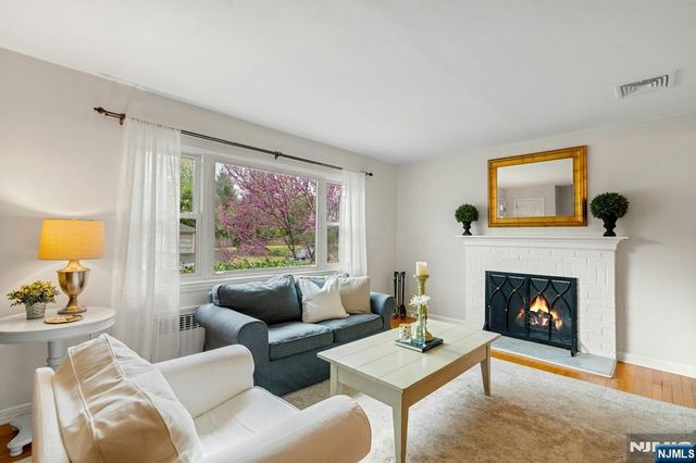 96 Lakewood Avenue, Ho-ho-kus, NJ 07423