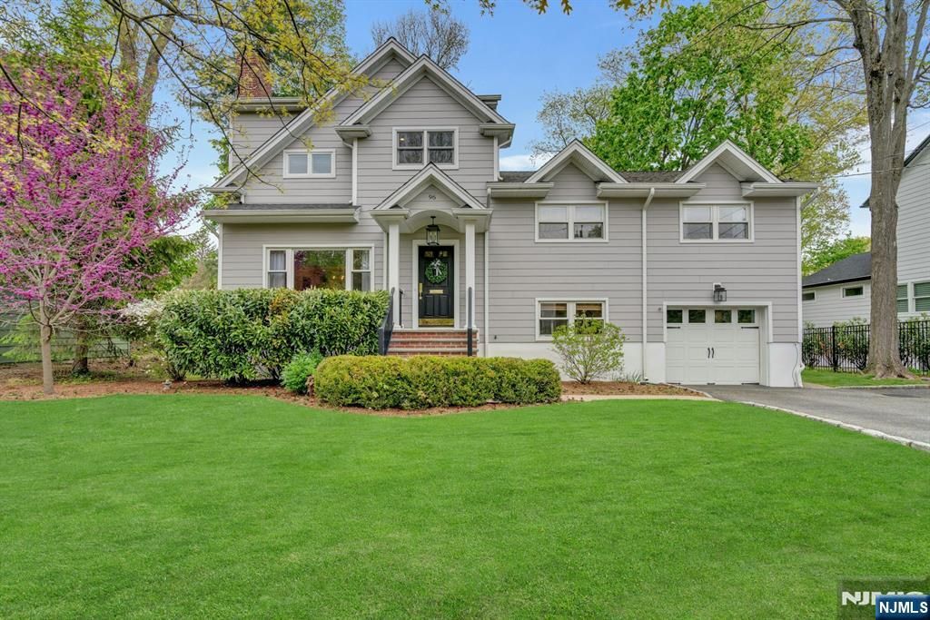 96 Lakewood Avenue, Ho-ho-kus, NJ 07423