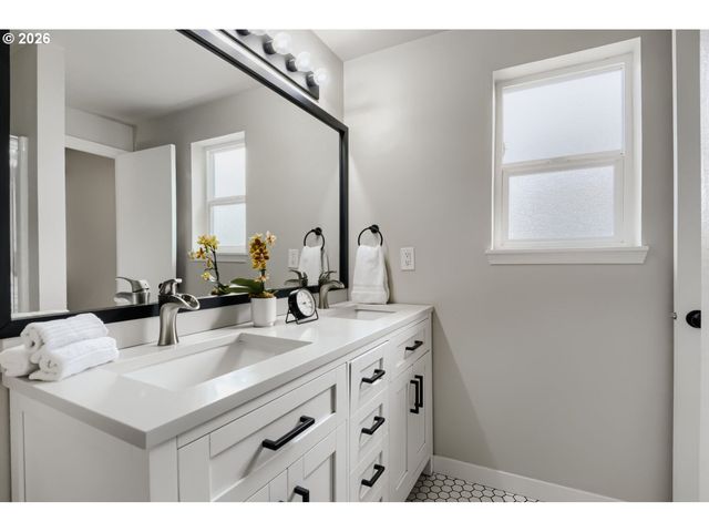 5182 Se 52ND Pl, Hillsboro, OR 97123