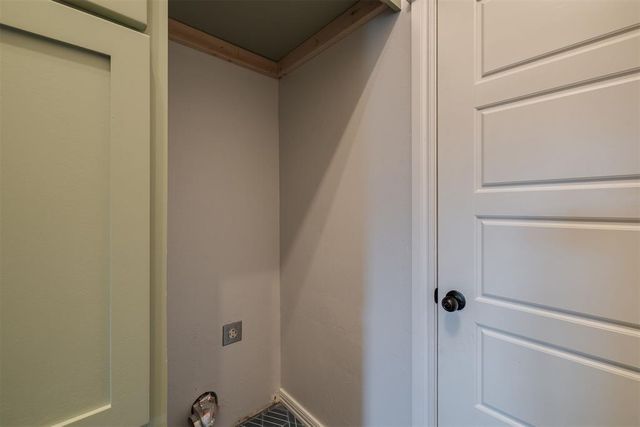 16001 Montague Drive, Edmond, OK 73013