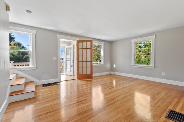 8 Winter St, Southborough, MA 01745