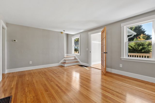 8 Winter St, Southborough, MA 01745
