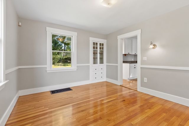 8 Winter St, Southborough, MA 01745