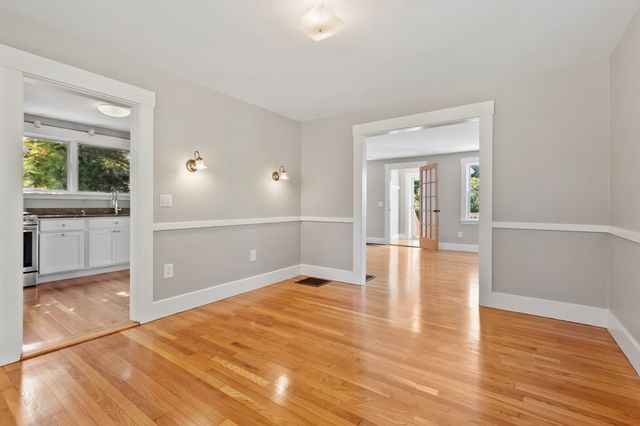 8 Winter St, Southborough, MA 01745