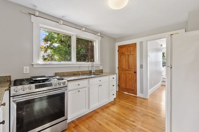 8 Winter St, Southborough, MA 01745