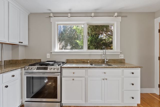 8 Winter St, Southborough, MA 01745