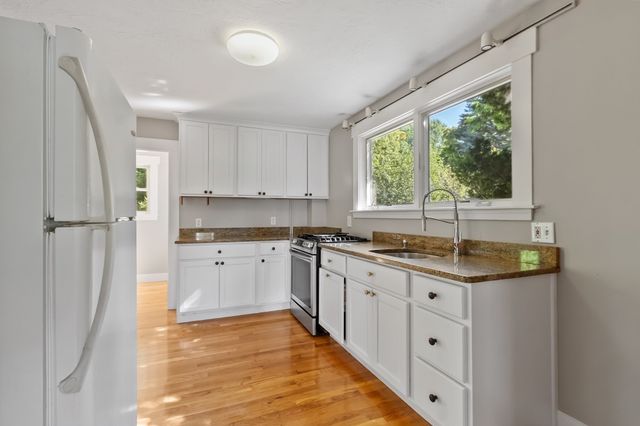 8 Winter St, Southborough, MA 01745