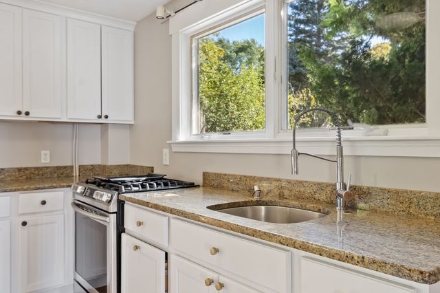 8 Winter St, Southborough, MA 01745