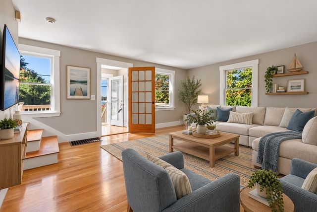 8 Winter St, Southborough, MA 01745