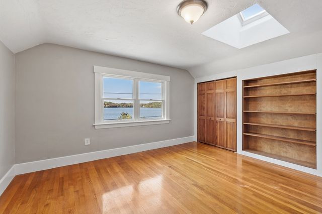 8 Winter St, Southborough, MA 01745