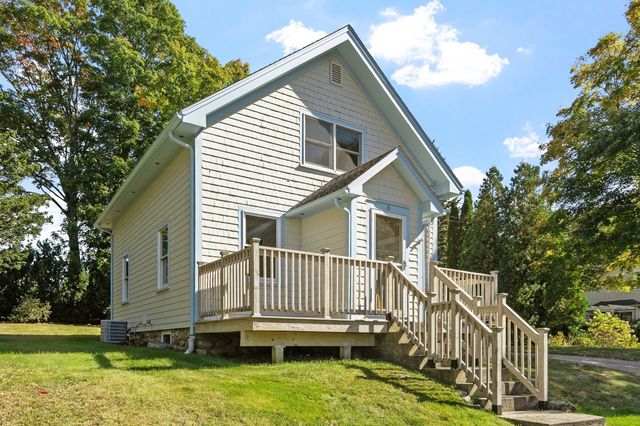 8 Winter St, Southborough, MA 01745