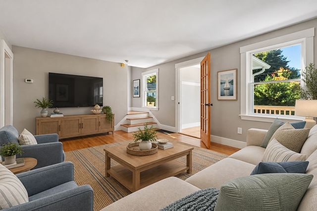 8 Winter St, Southborough, MA 01745