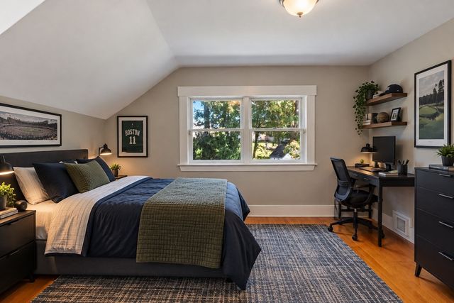 8 Winter St, Southborough, MA 01745