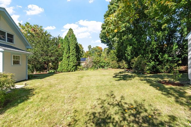 8 Winter St, Southborough, MA 01745