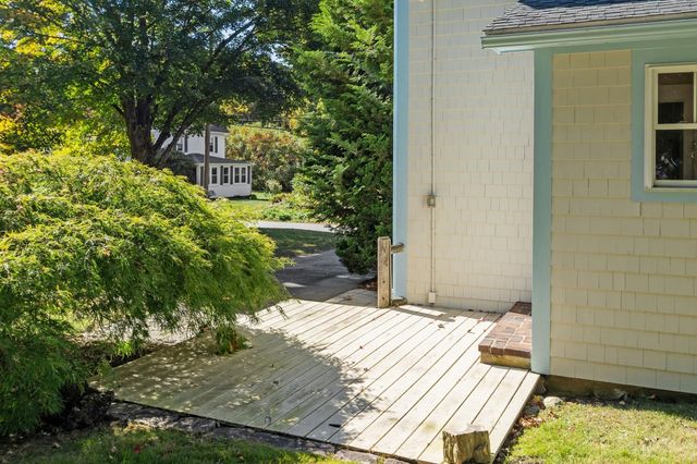 8 Winter St, Southborough, MA 01745