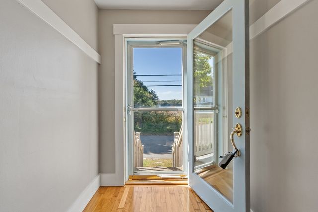 8 Winter St, Southborough, MA 01745
