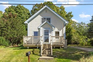 8 Winter St, Southborough, MA 01745