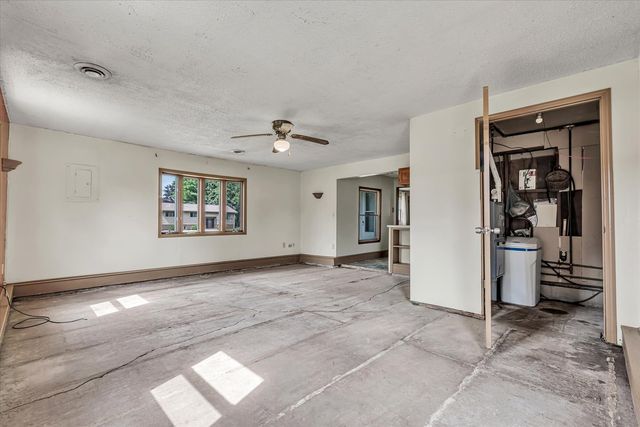 11211 Ridgewood Road, Milan, IL 61264