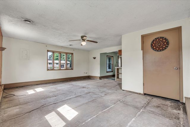 11211 Ridgewood Road, Milan, IL 61264