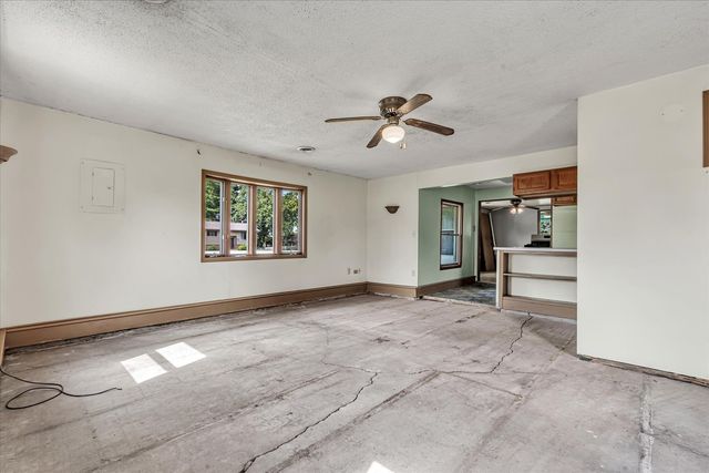 11211 Ridgewood Road, Milan, IL 61264
