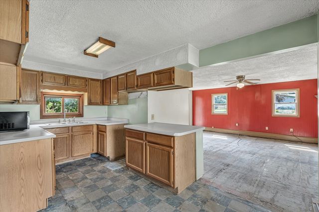 11211 Ridgewood Road, Milan, IL 61264