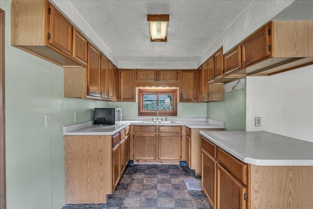 11211 Ridgewood Road, Milan, IL 61264