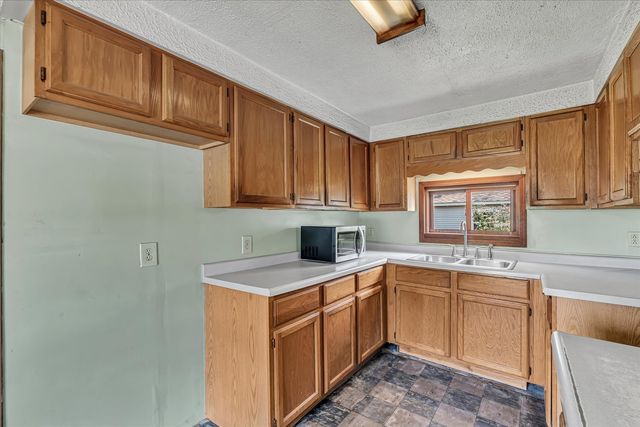 11211 Ridgewood Road, Milan, IL 61264