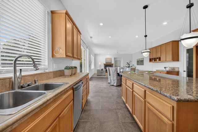 2207 Hedrick Ct, Rocklin, CA 95765