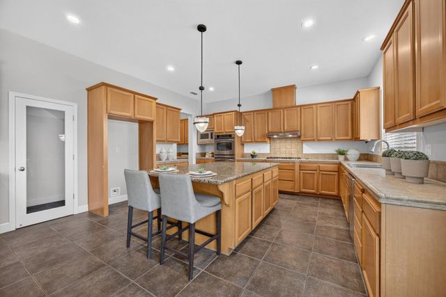 2207 Hedrick Ct, Rocklin, CA 95765