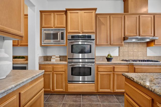 2207 Hedrick Ct, Rocklin, CA 95765