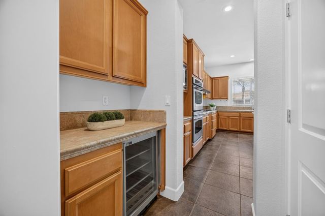 2207 Hedrick Ct, Rocklin, CA 95765