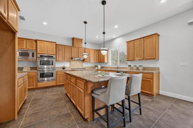 2207 Hedrick Ct, Rocklin, CA 95765