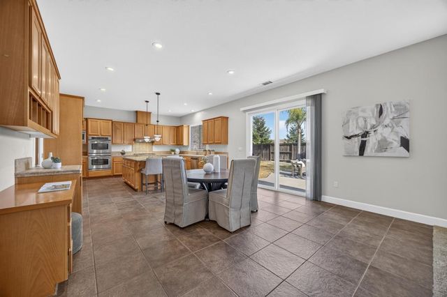2207 Hedrick Ct, Rocklin, CA 95765