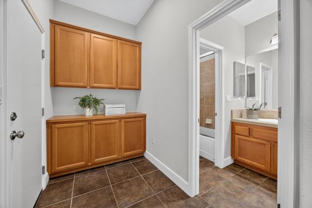 2207 Hedrick Ct, Rocklin, CA 95765