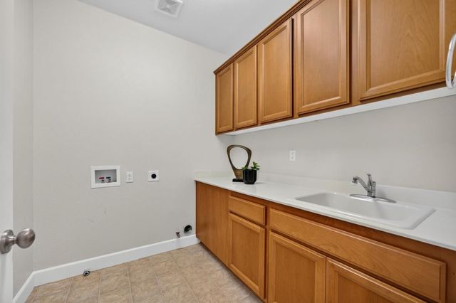 2207 Hedrick Ct, Rocklin, CA 95765