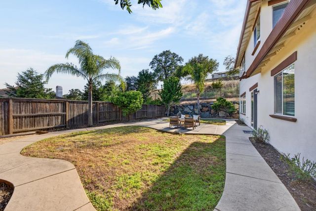 2207 Hedrick Ct, Rocklin, CA 95765