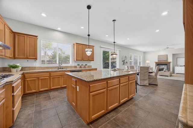 2207 Hedrick Ct, Rocklin, CA 95765