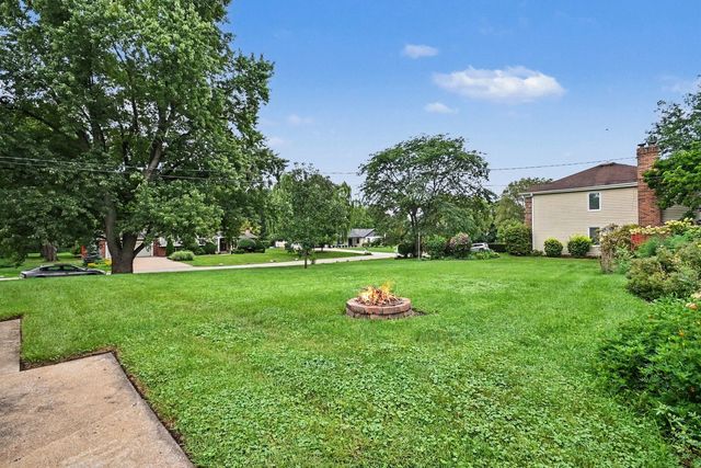 708 Glendale Drive, Prospect Heights, IL 60070