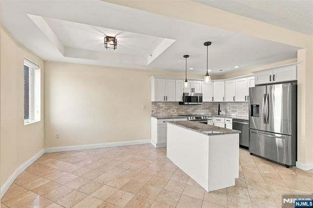 399 11th Street 206, Palisades Park, NJ 07650
