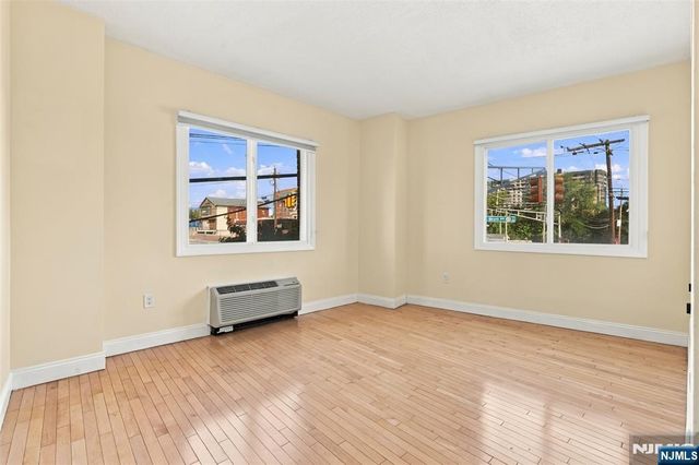 399 11th Street 206, Palisades Park, NJ 07650