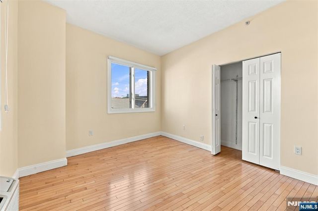 399 11th Street 206, Palisades Park, NJ 07650