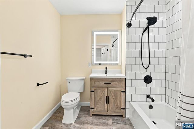 399 11th Street 206, Palisades Park, NJ 07650