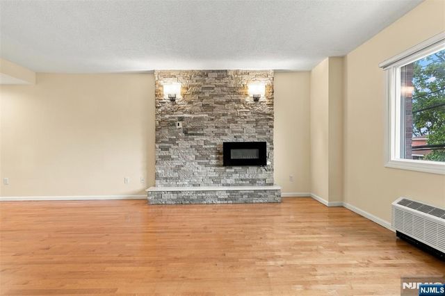 399 11th Street 206, Palisades Park, NJ 07650