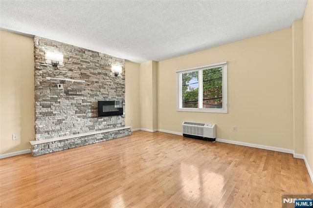 399 11th Street 206, Palisades Park, NJ 07650