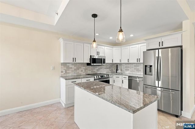 399 11th Street 206, Palisades Park, NJ 07650